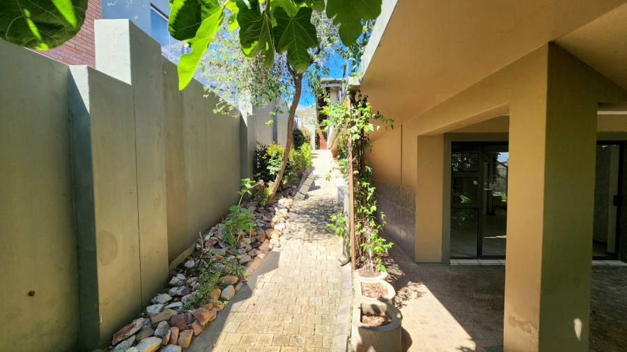4 Bedroom Property for Sale in Monte Christo Western Cape